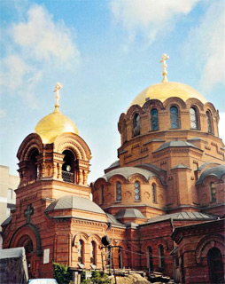 Александро-Невский собор. Общий вид храма после реставрации и сооружения колокольни. Фото 1993 года.