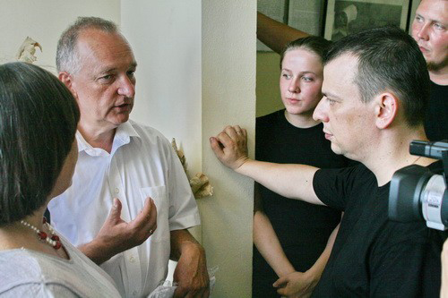 Антуан Шиманский объясняет Андрею Хвесюку, как правильно пикетировать парламент