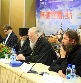 Справа налево: протоиерей Артемий Владимиров, протоиерей Димитрий Смирнов, владыка Пантелеимон, Денис Давыдов