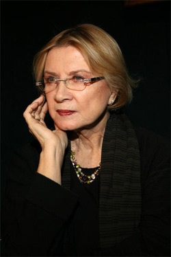 Алла Сергеевна Демидова – народная артистка РСФСР, лауреат Государственной премии СССР, премии Президента России, премии имени К.С. Станиславского и других премий в области кино- и театрального искусства.