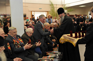 Вручение епархиальных памятных медалей