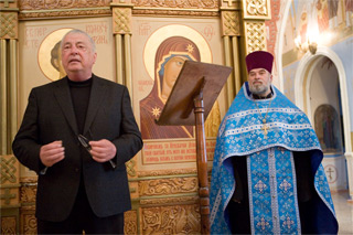 Никита Бьюик обращается к прихожанам