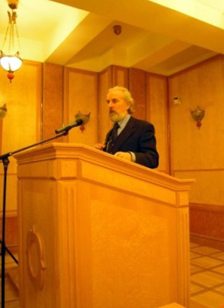 На трибуне профессор А. Л. Дворкин 