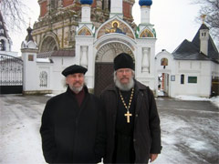 У святых монастырских врат