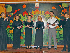 Творческий коллектив выступает в с.Сидоровка Колыванского района